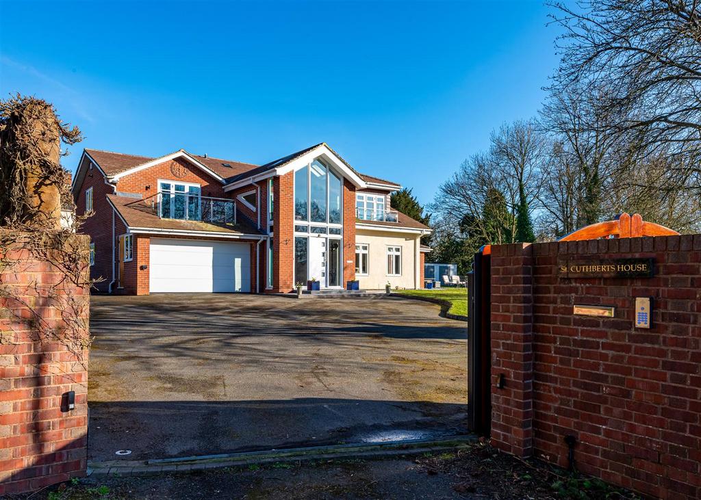 St Cuthberts House-front2.jpg