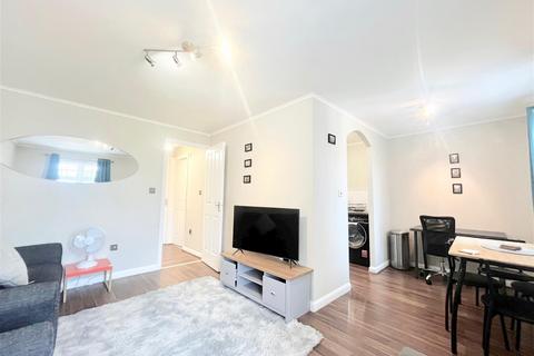 2 bedroom apartment to rent, Drumaldrace, Washington