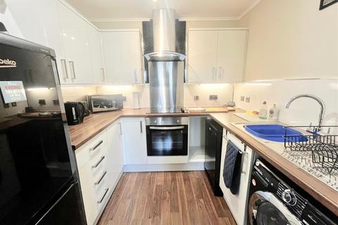 2 bedroom apartment to rent, Drumaldrace, Washington