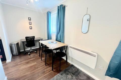 2 bedroom apartment to rent, Drumaldrace, Washington