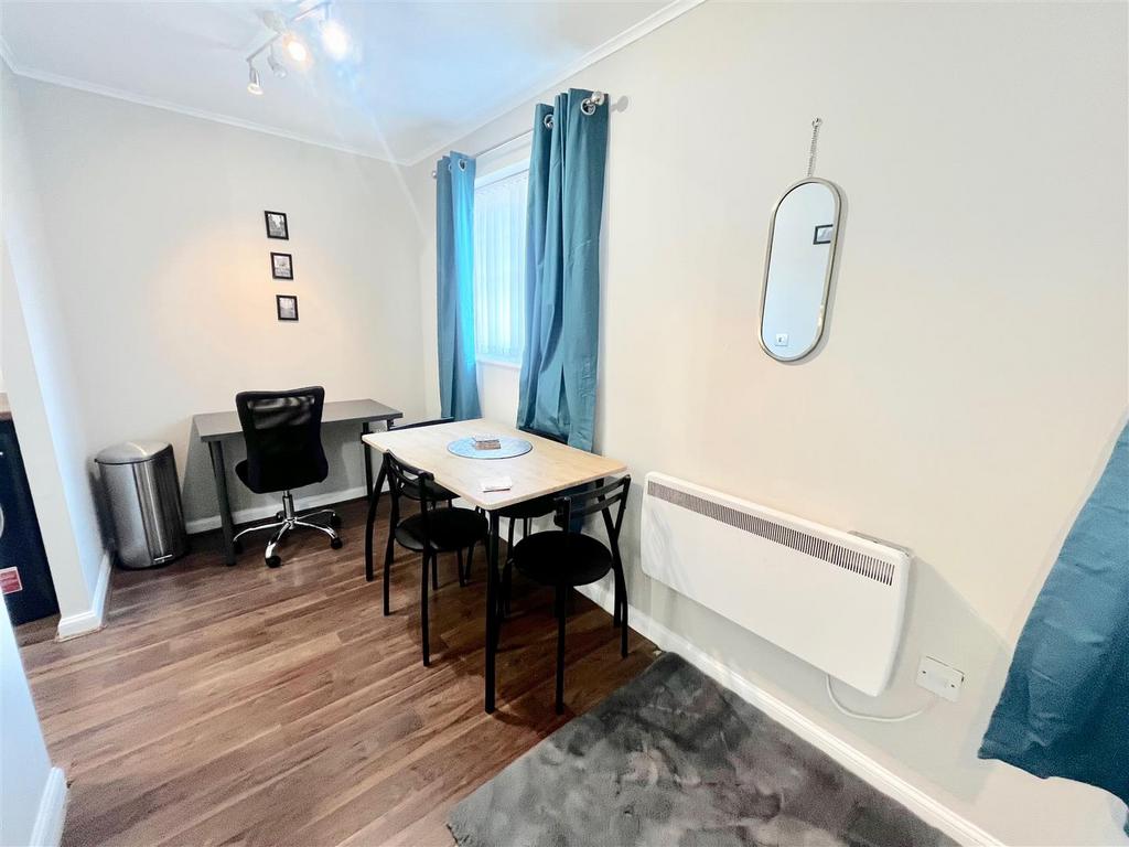 Lounge/dining
