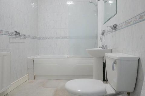 2 bedroom flat to rent, Flat 4, 76 Beverley Road, Hull, HU3 1YD
