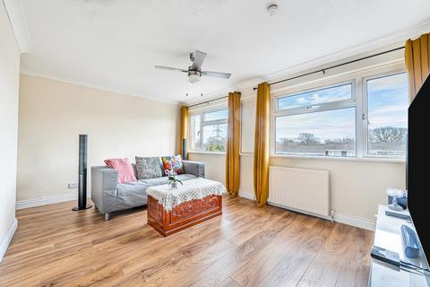 4 bedroom terraced house to rent, Beresford Road, Hampshire SO53