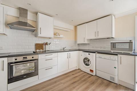 4 bedroom terraced house to rent, Beresford Road, Hampshire SO53