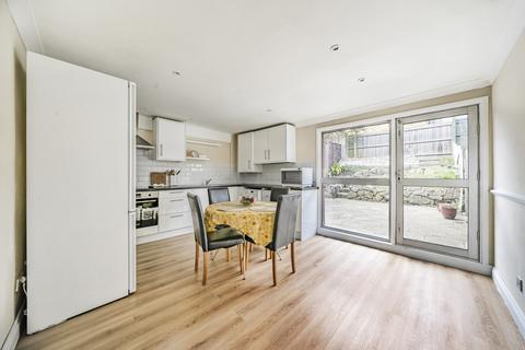 4 bedroom terraced house to rent, Beresford Road, Hampshire SO53
