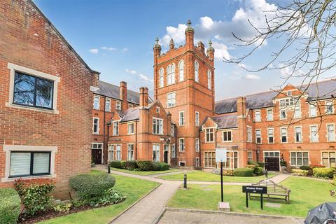 2 bedroom flat for sale, King Edward Place, Bushey WD23