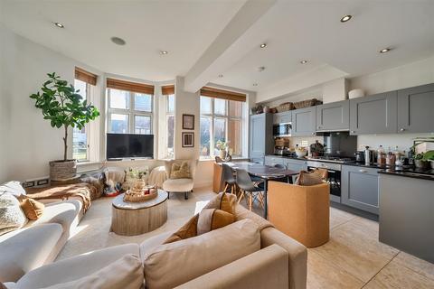 2 bedroom flat for sale, King Edward Place, Bushey WD23