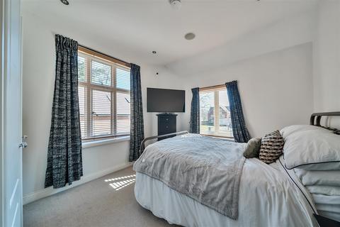 2 bedroom flat for sale, King Edward Place, Bushey WD23