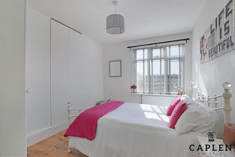 12 Arrowsmith Close, Chigwell, IG7 4PL