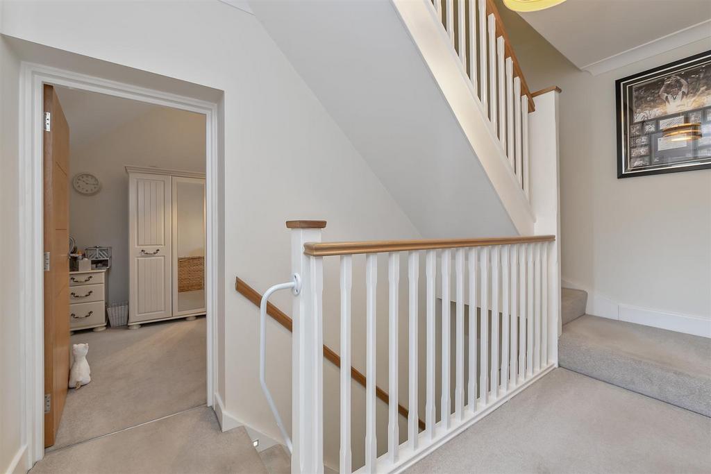 6 Damson Close-20.jpg