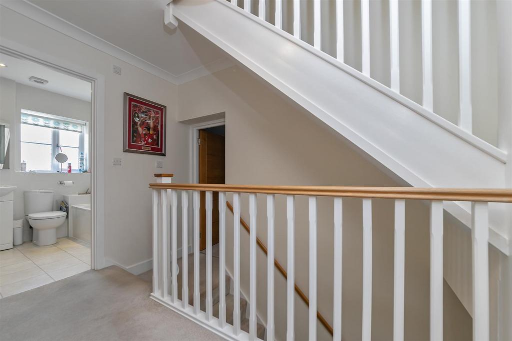 6 Damson Close-28.jpg