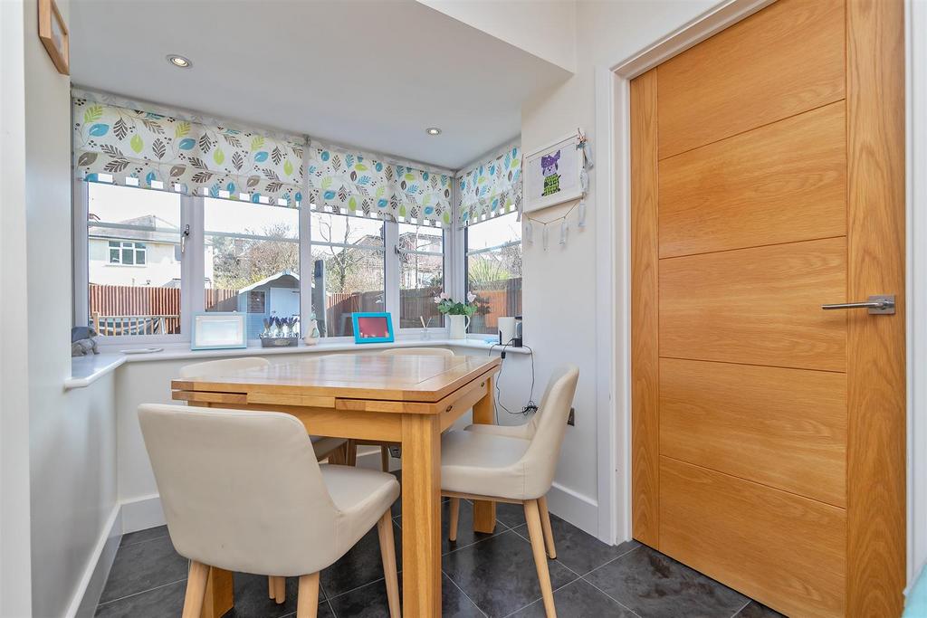 6 Damson Close-13.jpg