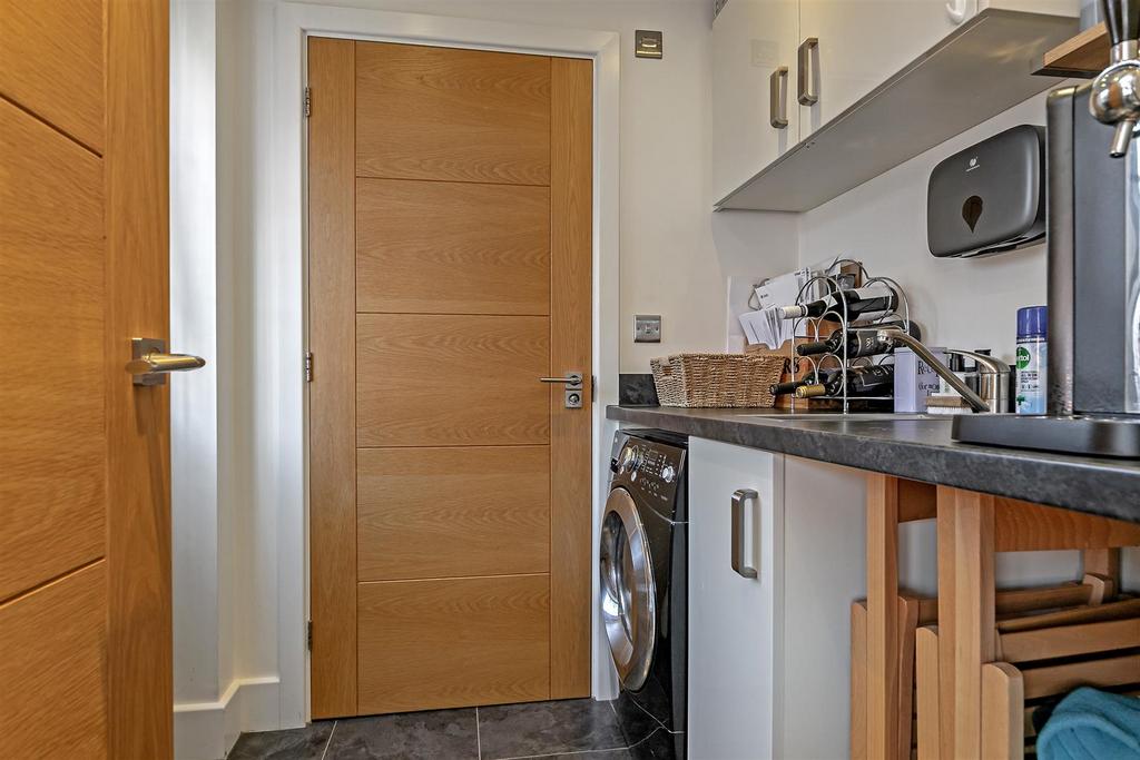 6 Damson Close-17.jpg