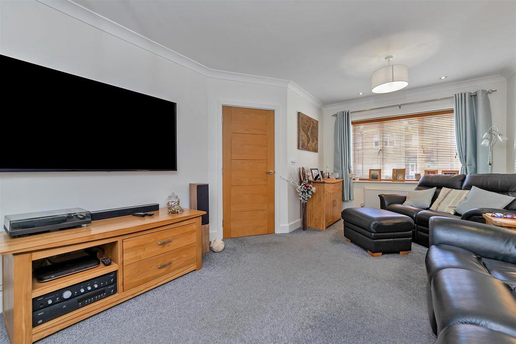 6 Damson Close-8.jpg