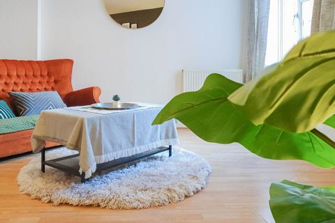 1 bedroom apartment for sale, Long Acre House, Pettacre Close, SE28 0PA