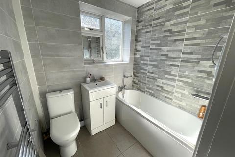2 bedroom apartment to rent, Harboro Grove, Sale, M33
