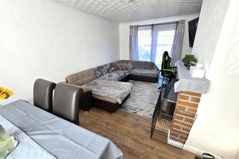 3 bedroom end of terrace house for sale, St. Annes Crescent, Gorleston