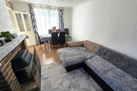 3 bedroom end of terrace house for sale, St. Annes Crescent, Gorleston