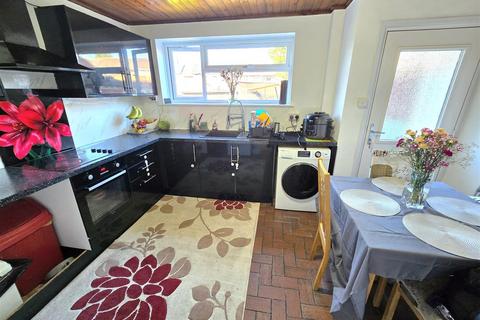 3 bedroom end of terrace house for sale, St. Annes Crescent, Gorleston
