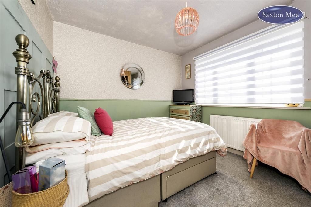 Bedroom 1 4332.jpg
