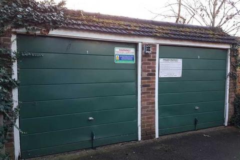 Garage to rent, Chestnut Close, West Drayton UB7