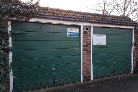 Garage to rent, Chestnut Close, West Drayton UB7