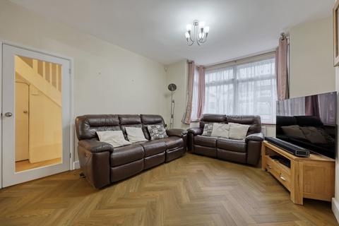 4 bedroom semi-detached house for sale, Wingletye Lane, Hornchurch, RM11