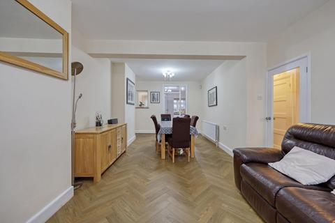4 bedroom semi-detached house for sale, Wingletye Lane, Hornchurch, RM11