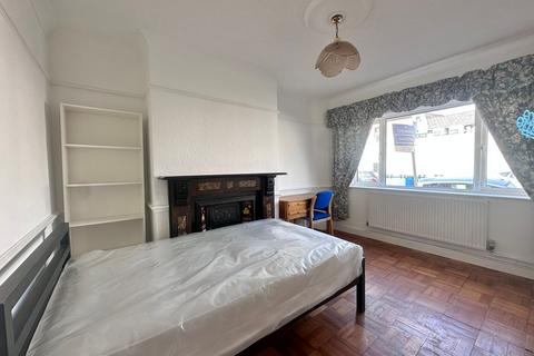 4 bedroom terraced house to rent, Talworth Street, Cardiff, CF24