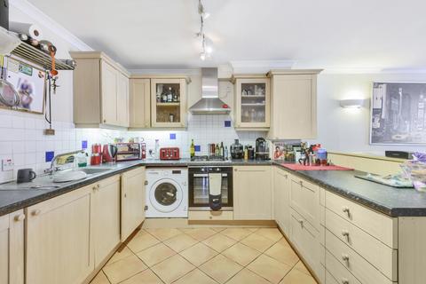 2 bedroom apartment to rent, Balham High Road London SW17
