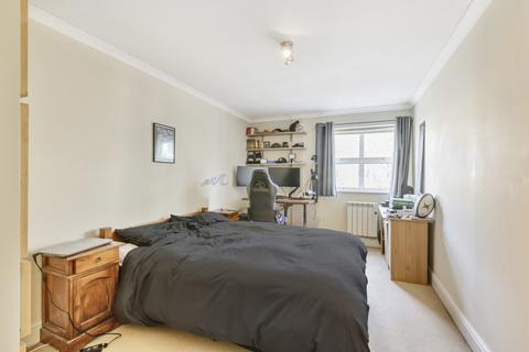 2 bedroom apartment to rent, Balham High Road London SW17