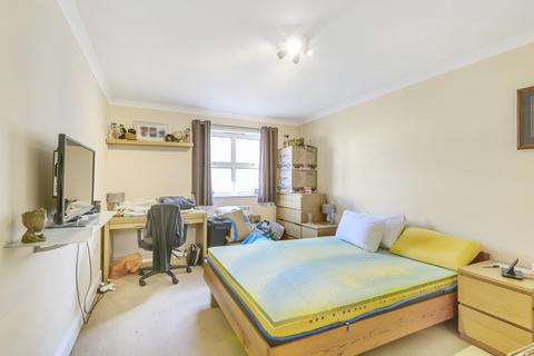 2 bedroom apartment to rent, Balham High Road London SW17