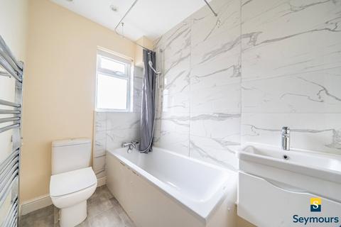 3 bedroom flat for sale, Stoke Road, Surrey GU1