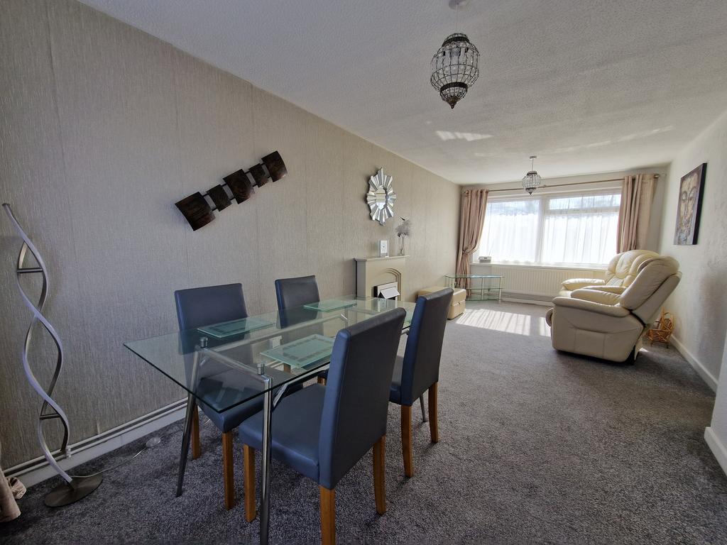 Lounge/Dining area