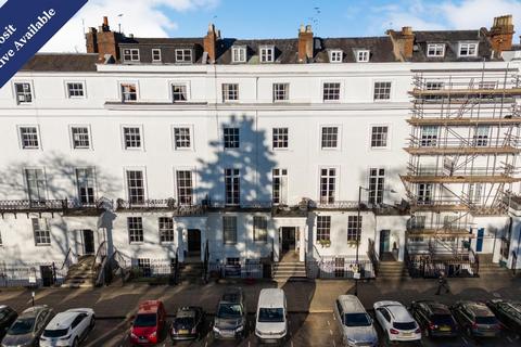 4 bedroom triplex to rent, Clarendon Square, Leamington Spa