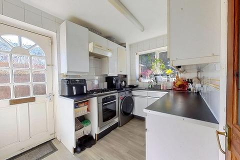 25 Deansway, Northampton, NN3 5JY