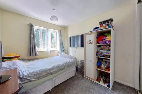 25 Deansway, Northampton, NN3 5JY