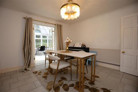 4 bedroom detached house to rent, Workhouse Lane, Maidstone ME15