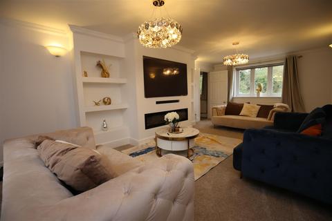 4 bedroom detached house to rent, Workhouse Lane, Maidstone ME15