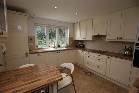 4 bedroom detached house to rent, Workhouse Lane, Maidstone ME15