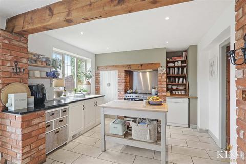 77 Bromsgrove Road, Studley, B80 7PE