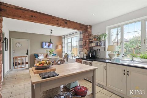 77 Bromsgrove Road, Studley, B80 7PE
