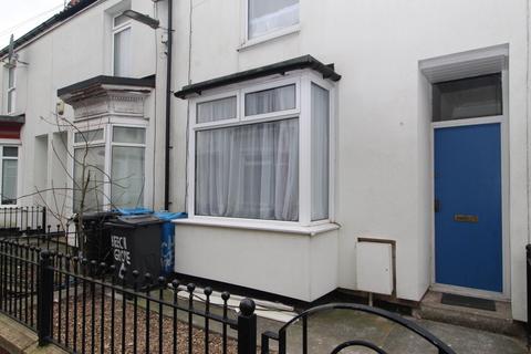 3 bedroom terraced house to rent, Wellsted Street, Hull HU3