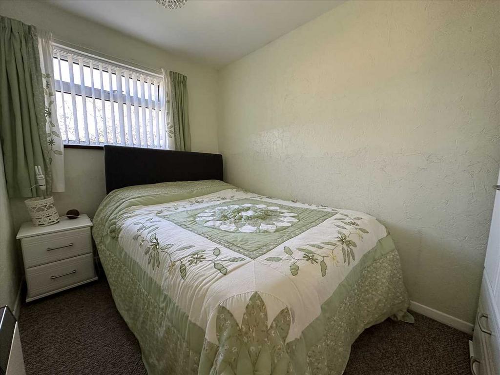 Bedroom (rear)