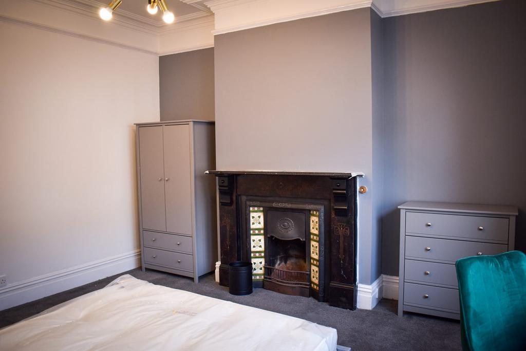 Bed-1-3.jpg