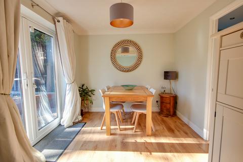 undefined, HEDGE END! IMPRESSIVE FAMILY HOME! SOUTH WEST FACING REAR GARDEN!