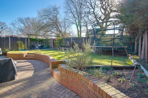 undefined, HEDGE END! IMPRESSIVE FAMILY HOME! SOUTH WEST FACING REAR GARDEN!