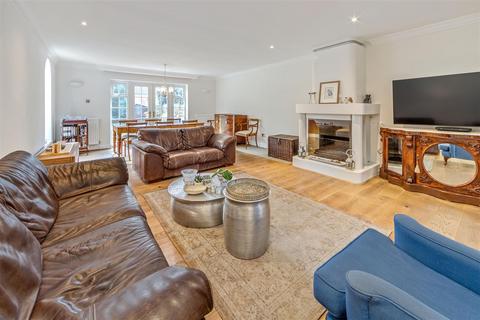 4 Belmor, Elstree, Borehamwood, WD6 3JX