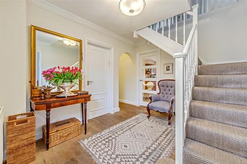 4 Belmor, Elstree, Borehamwood, WD6 3JX