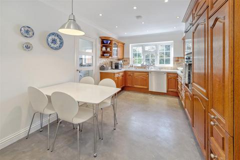 4 Belmor, Elstree, Borehamwood, WD6 3JX